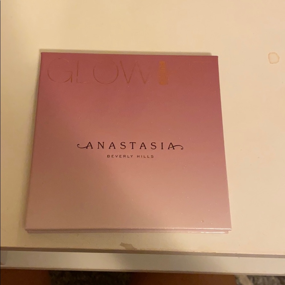 Anastasia Beverly Hills highlighter pallet